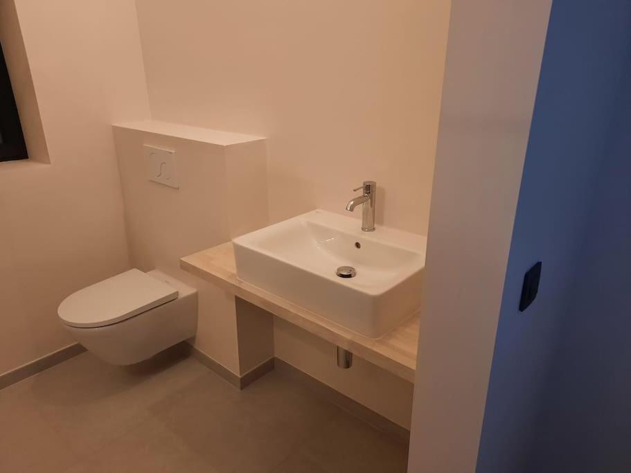 Komo Hill Stays - Guestroom Komo Cosy Kruisem Экстерьер фото